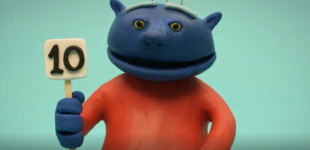 Es la animación del Ogro teniendo un cartel con el número 10 en su mano