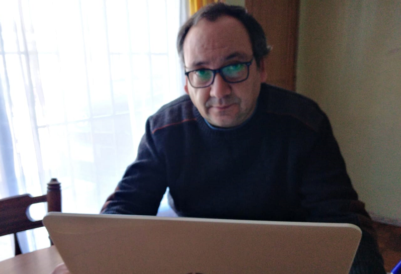 Mauricio González, profesor de matemáticas y administrador de las plataformas virtuales del establecimiento