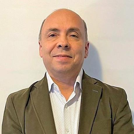 Pedro Salcedo Lagos, Doctor en Inteligencia Artificial, profesor Titular de la Universidad de Concepción y académico del Doctorado en Inteligencia Artificial de la misma casa de estudios